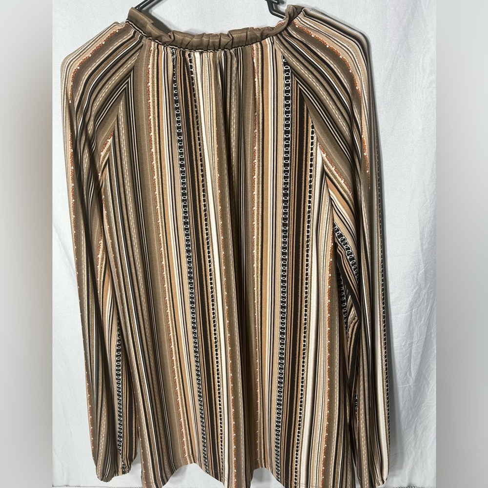 Susan Graver printed liquid knit peasant top with ruffle detail size medium - Picture 2 of 7
